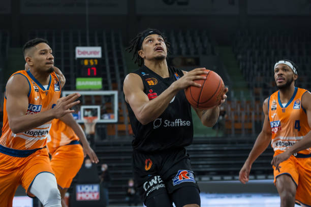 英超-福登两射一传哈兰德进球 曼城客场收获大胜.