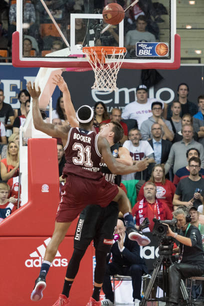 他曾多次与 他曾多次与