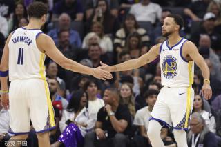 篮球赛场上 篮球赛场上